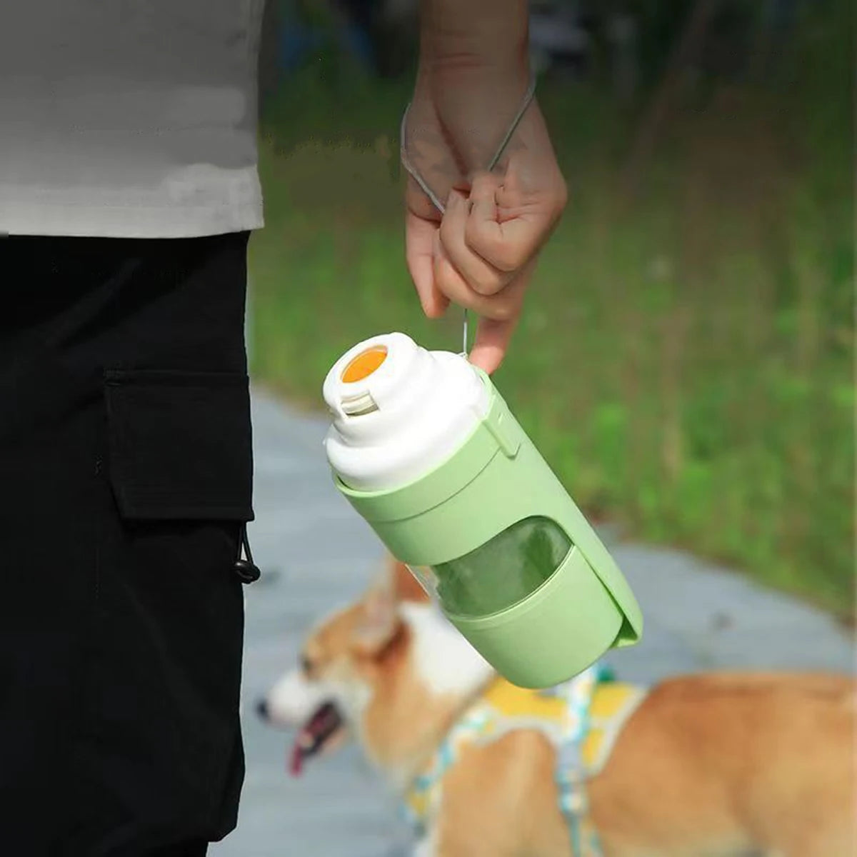 Tragbare Wasser- & Futterflasche für Hunde und Katzen – für unterwegs